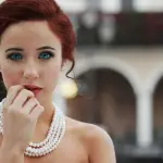 Come valorizzare i capelli medi con il trucco