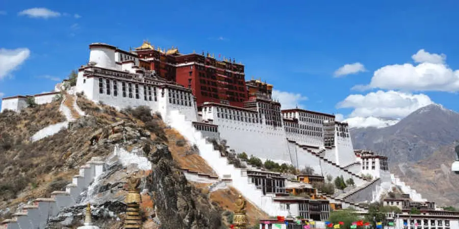 I vincitori del contest 'Destinazione Tibet' volano in Cina alla scoperta del “tetto del mondo”