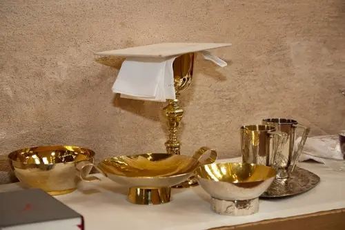 Avellino, giovane sacerdote scoperto dalla Digos: faceva esplicite avances