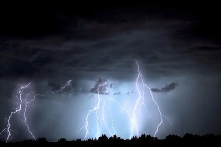 Maltempo Irpinia: bombe acqua da Avellino a Pratola Serra, esonda torrente
