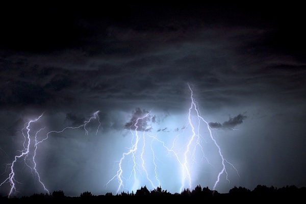 Maltempo Irpinia: bombe acqua da Avellino a Pratola Serra, esonda torrente