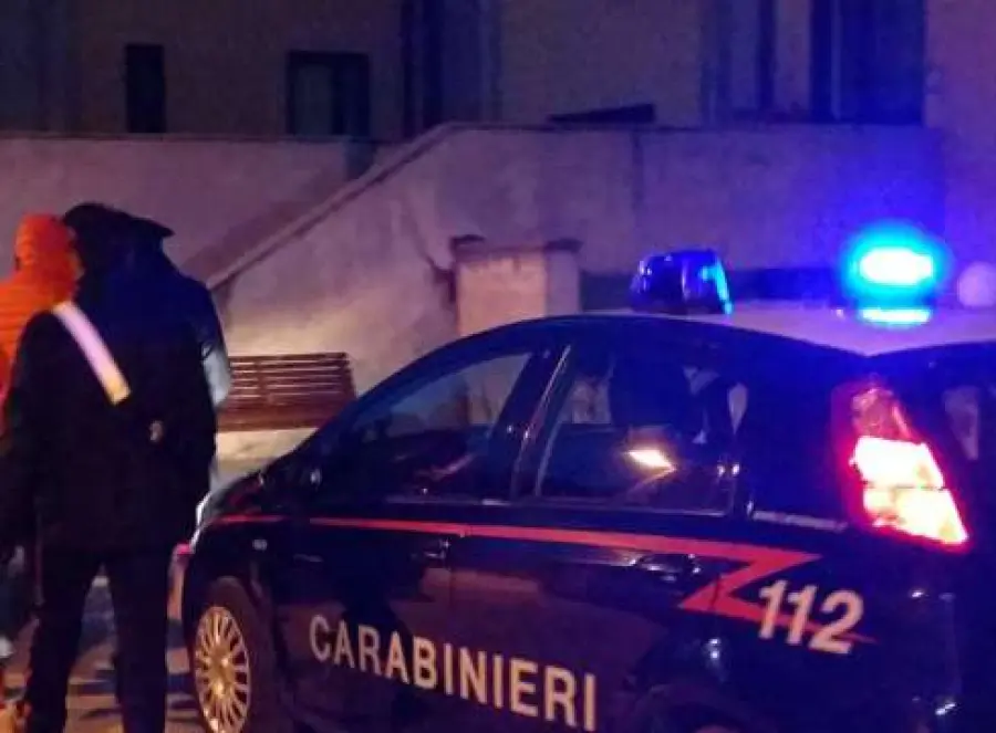 Aggrediscono 17enne per debito da 25 euro: nei guai due studenti di Avellino