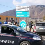 Montoro, prima gli bucano la ruota dell'auto e poi lo derubano