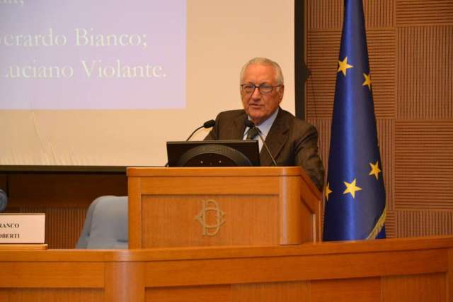 Gargani presenta il libro è il progetto politico di centro .