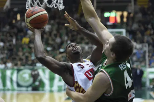 Venezia espugna Avellino, pareggia la serie e si riprende il fattore campo