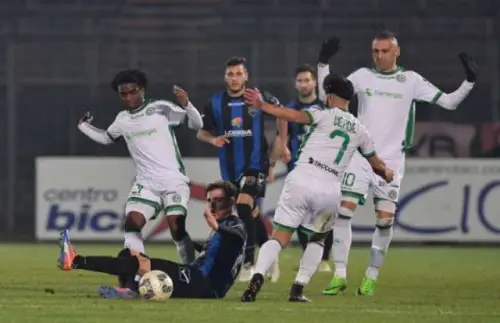 Avellino-Latina, i convocati: Novellino recupera Jidayi, ecatombe per Vivarini, 8 assenti