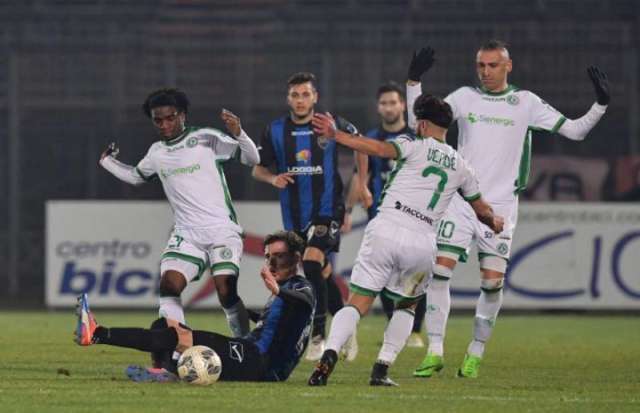 Avellino-Latina, i convocati: Novellino recupera Jidayi, ecatombe per Vivarini, 8 assenti