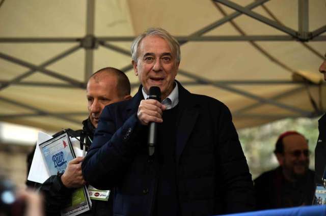 Pisapia : “Non entro nel Pd, lavoro per costruire il centro sinistra”