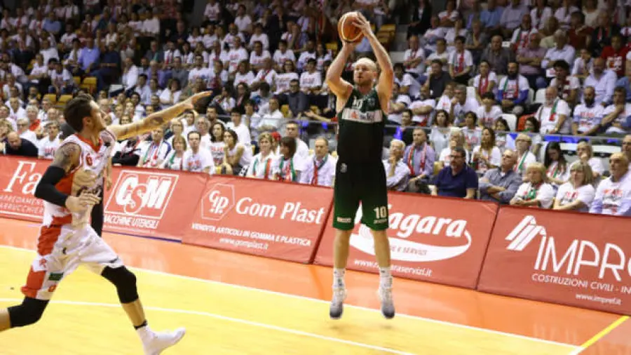 Avellino espugna Reggio grazie a Leunen: 3-0 e semifinale