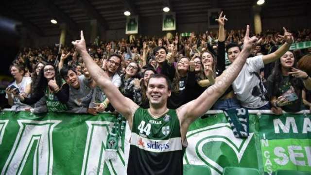 La Scandone distrugge Reggio Emilia in gara 1: finisce 82-64