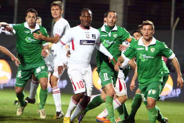 Serie B, Avellino vs Carpi 1-0: Perrotta all'ultimo minuto regala la vittoria