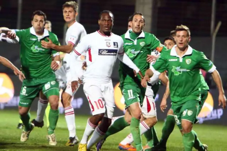 Serie B, Avellino vs Carpi 1-0: Perrotta all'ultimo minuto regala la vittoria