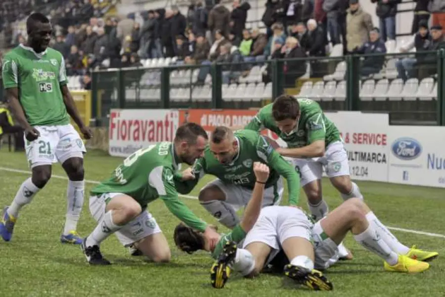 Pro Vercelli-Avellino, "chi di rigore ferisce, di rigore perisce"