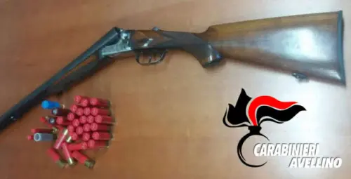 Bagnoli Irpino, 50enne sorpreso con arma e munizioni illegali
