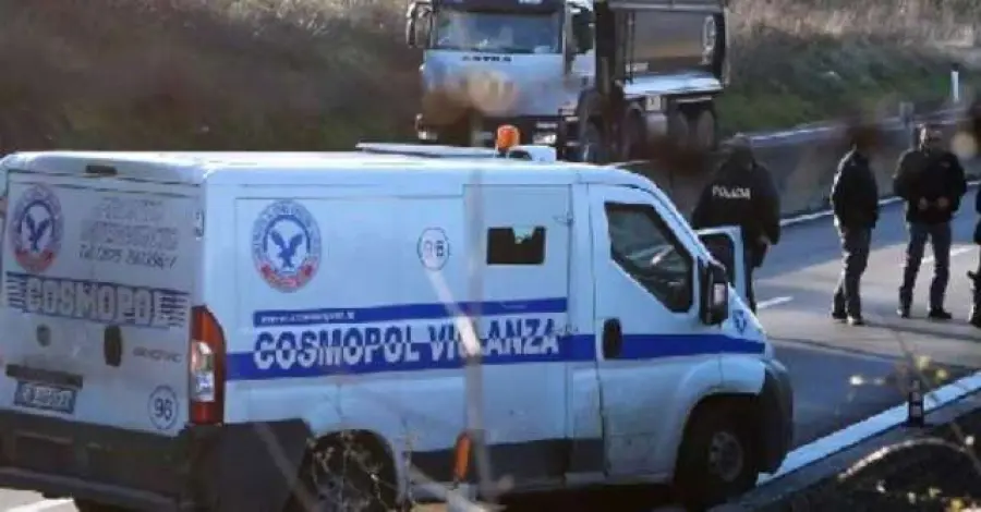 Assalto con sparatoria ad un portavalori, paura sul raccordo Av-Sa