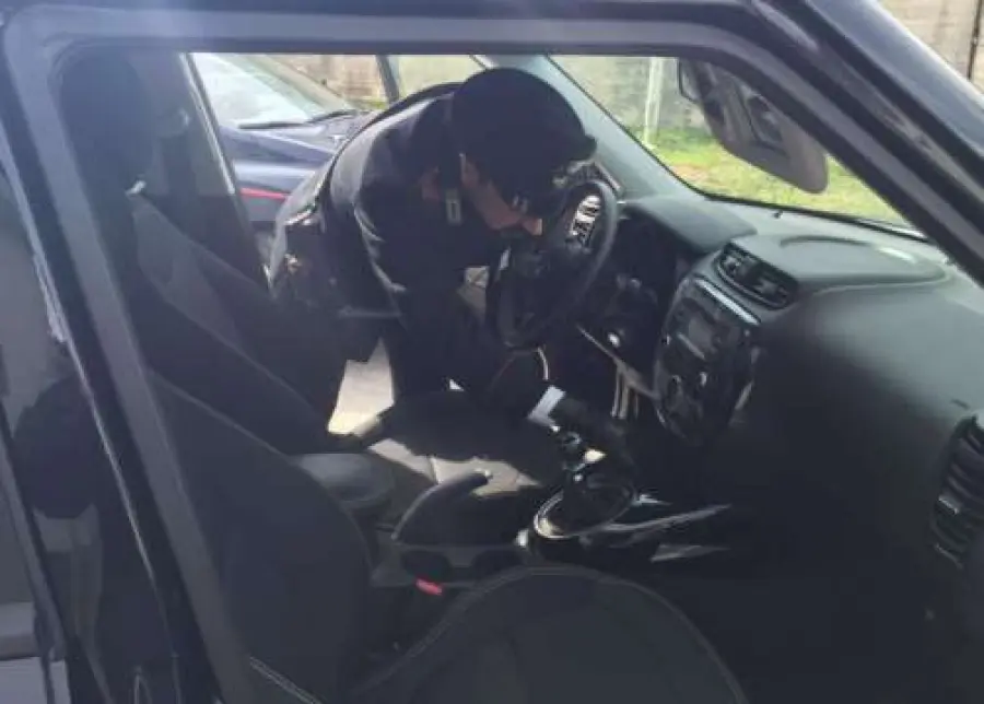 Lioni, ladri in fuga, carabinieri recuperano auto rubata