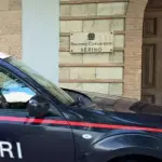Serino, accoltella alla schiena 17enne ritenendolo colpevole di furto nel suo negozio