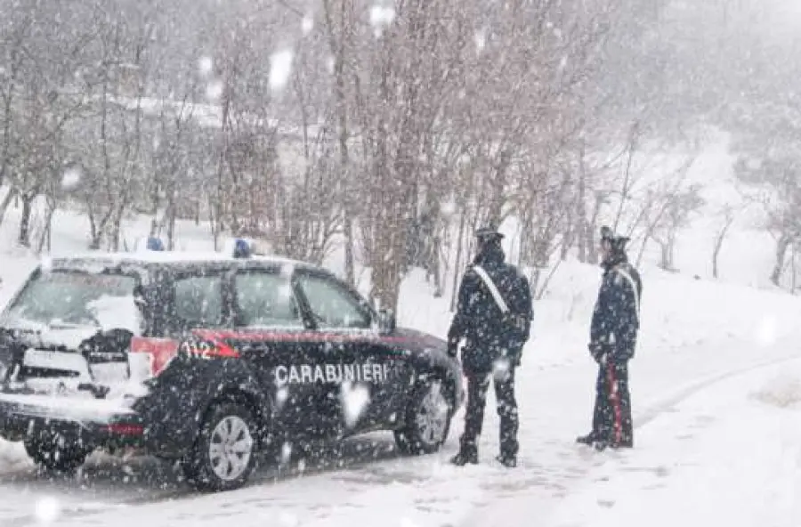 Litiga con il marito e si allontana. Salvata dai Carabinieri: trovata svenuta nella neve