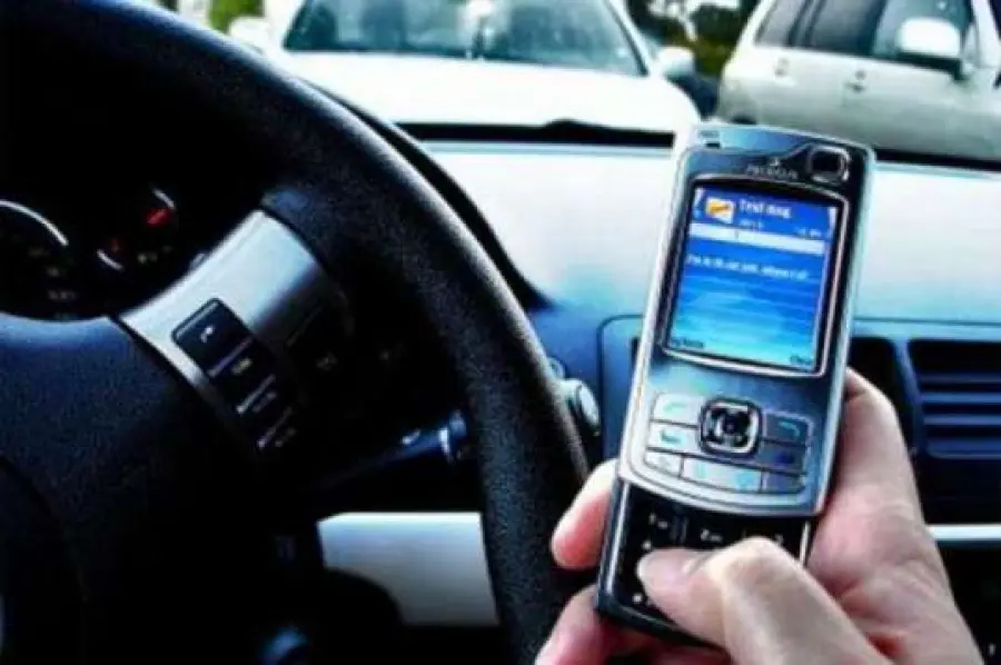 Uso del cellulare mentre si guida? I vigili possono multarti