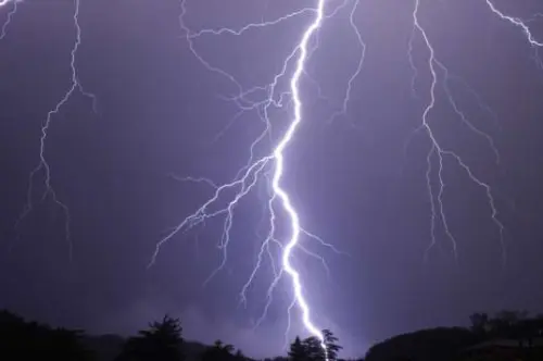 Meteo, peggioramento per domani con piogge e temporali