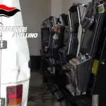 Ladri in fuga dopo aver svaligiato una sala giochi: bloccati dalla neve scappano a piedi