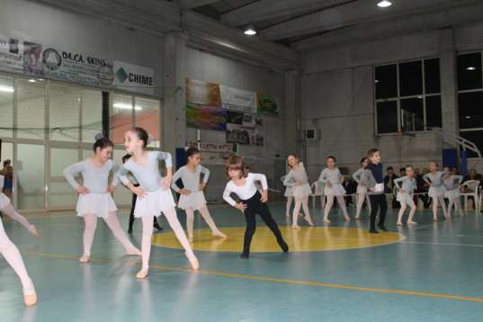 Montoro, i ragazzi dell'Academy Dance presentano il Saggio di Natale