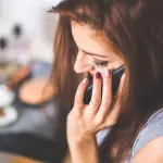 Incertezza e relazioni a distanza: perché cresce la richiesta di consulenze telefoniche