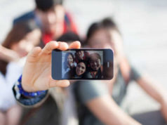 Le maschere del web, dalla conoscenza al pregiudizio oltre i confini mediatici selfie e facebook