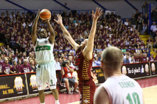 La Sidigas sbanca Venezia in gara1: 73-80 il finale, Ragland sugli scudi